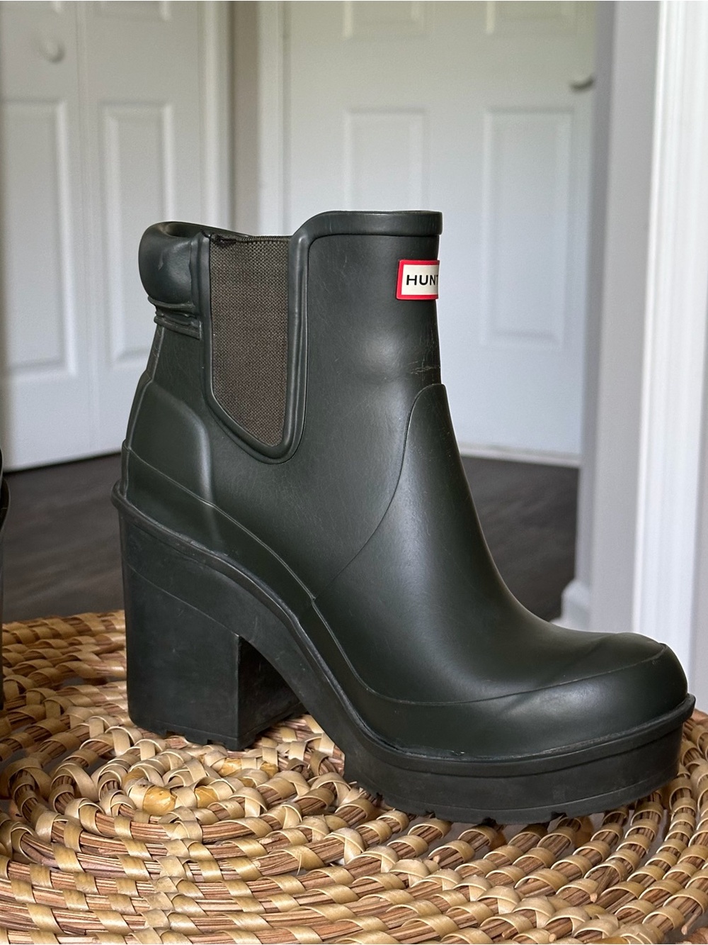 Hunter Dark Green Chelsea Platform Rain Booties Women’s Size 7 Ankle Boot - Picture 11 of 14